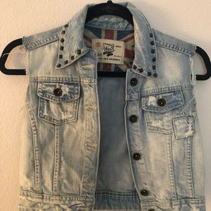 Jean Vest